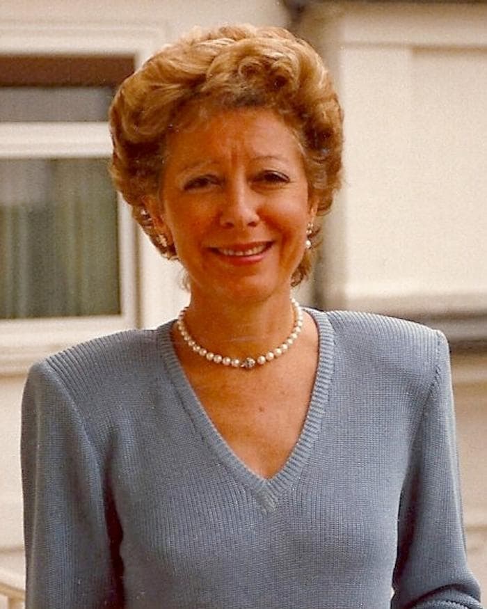 Claudia Artoni Schlesinger